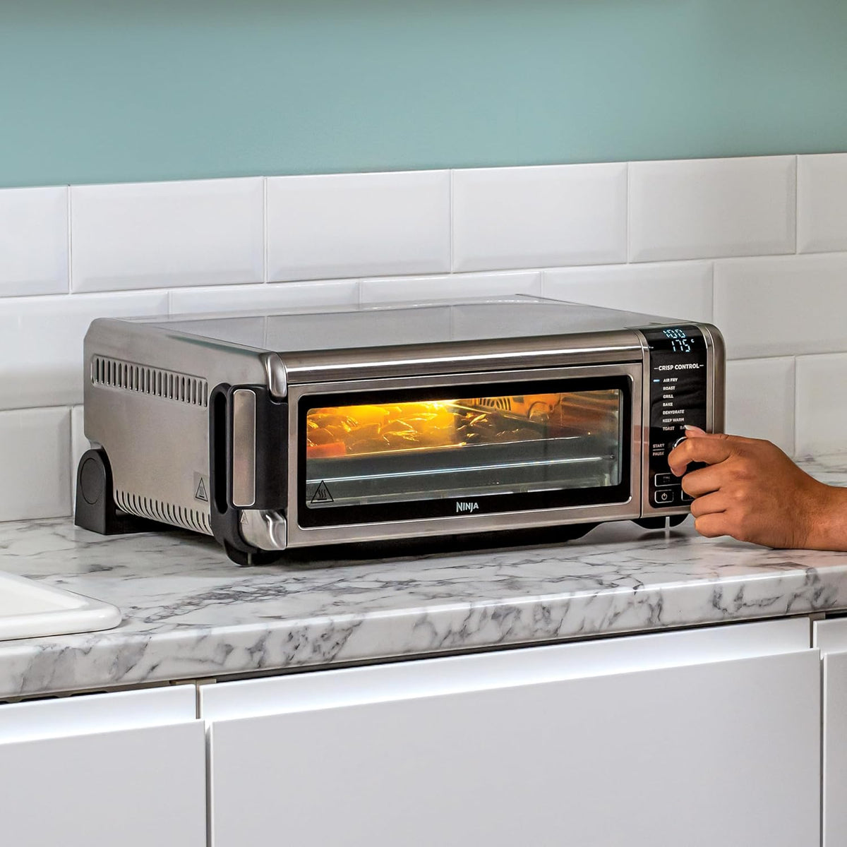 Ninja Foodi 8-in-1 Multifunction Oven, Portable Mini Oven, Work Surfaces, Multifunction Oven with 8 Cooking Functions; Air Fry, Roast, Grill, Bake and more. Silver/Black SP101EU